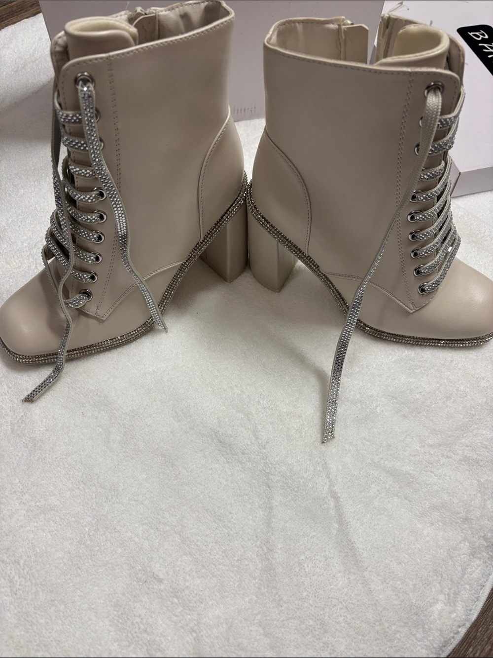 Women’s Lace-Up Block Heel Boots in Cream